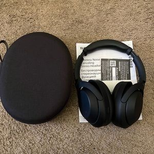 Sony wh-1000xm4 wireless headphones. Like new all paperwork. No wear at all